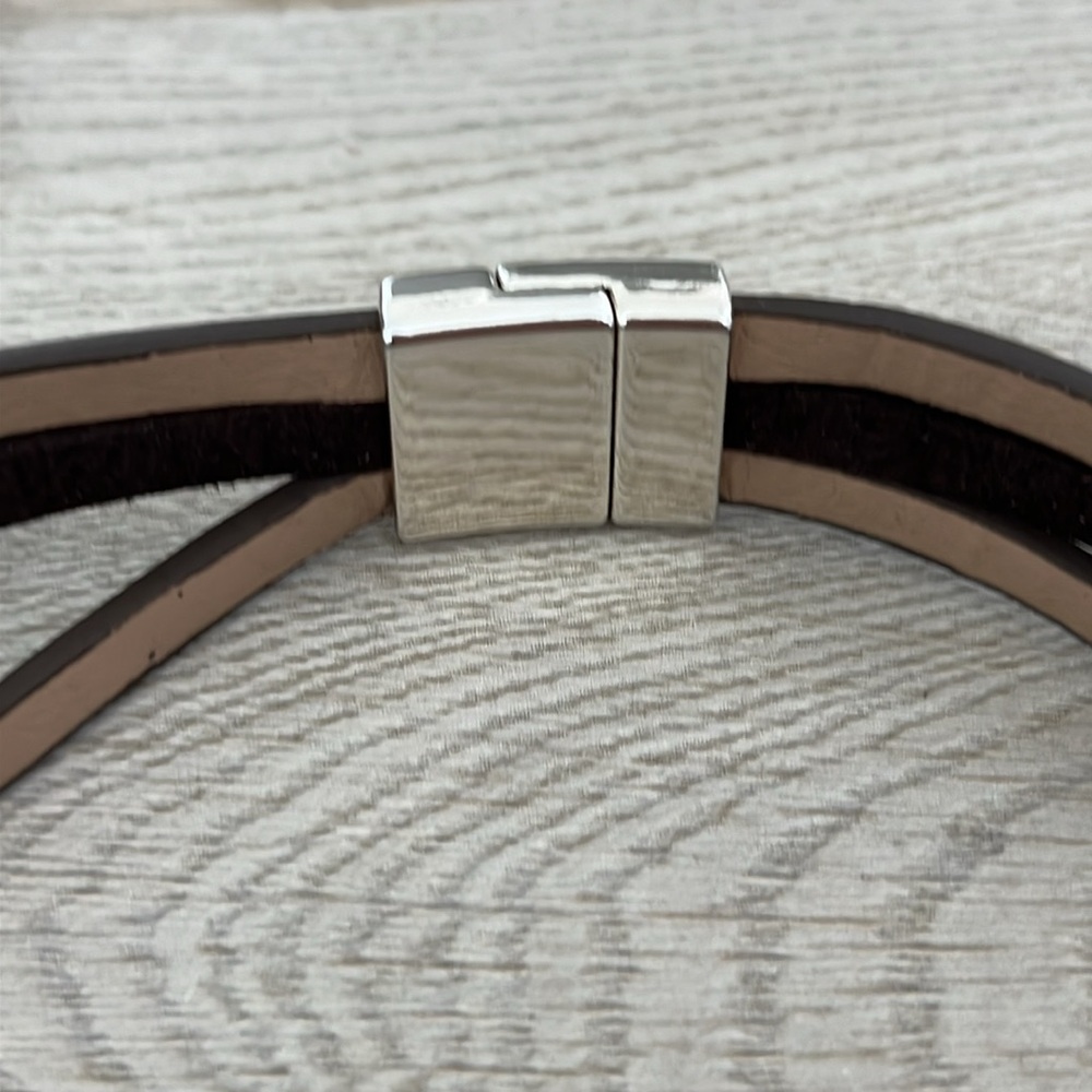 Faux Leather Magnetic Choker Necklace - Picture 5 of 6